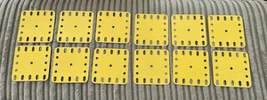 Meccano Teile Nr. 190 FRANZÖSISCH GELB METALL FLEXPLATTEN 2,5" x 2,5" x 12 Stück - Bild 1 von 1