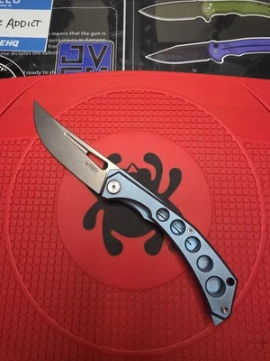 Cuchillo Plegable Kubey Titanio Azul Foto 1 de 4