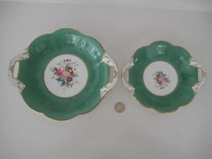 2 x JUNETIME VERDE COALPORT FLORAL 2 PLATOS MANIPULADOS HUESO PORCELANA GRANDE UNO FIRMADO  - Imagen 1 de 11