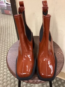 Women NWOT "Gianni Bini" rust patten leather black heel/sole ankle boots.Size 6M - Picture 1 of 3