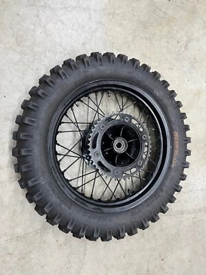 82 Yamaha IT 465 IT465 465IT 1982 OEM conjunto de rueda trasera llanta cubo neumático Foto 1 de 4