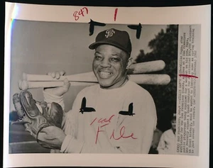 1962 WILLIE MAYS 8 x 10 wire photo SPORTING NEWS - Picture 1 of 2