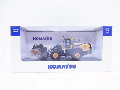 Universal Hobbies Komatsu WA475-10 Wheel Loader 1/50 Log Grapple w/ 12 Logs - Image 1 of 4