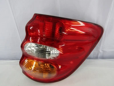 Conjunto de luces traseras exteriores para pasajero derecho Toyota Sequoia 2001-2004 OEM Foto 1 de 4