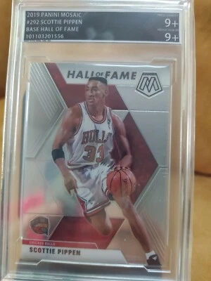 Scottie Pippen 2019 PANINI Mosaic Hall of Fame Base Card (BYCC: 9+) - Image 1 of 4