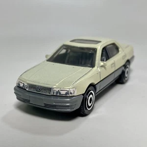 1994 Lexus LS 400 Pearl Beige Maßstab 1:64 Diecast Diorama Modellauto - Bild 1 von 10