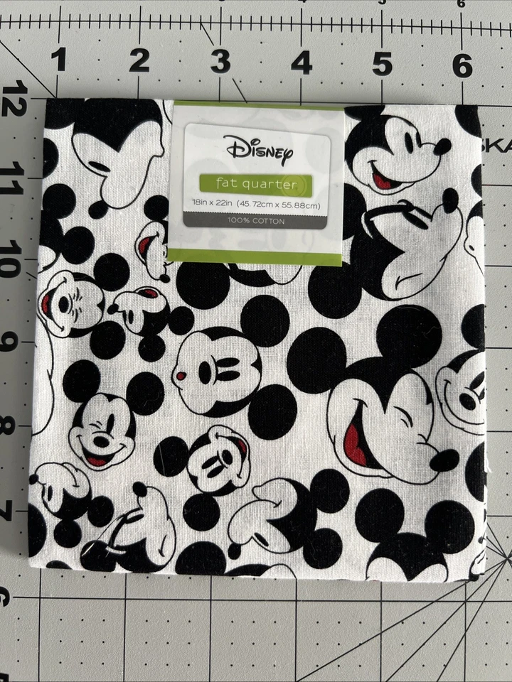 Muchas caras de Mickey Mouse tela de algodón cuarto grueso nuevo en paquete Foto 1 de 1
