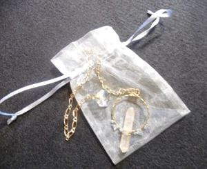 Lemurisches Kristall Pendel in Goldkreis mit facettierten Kristallverzierungen - Bild 1 von 3