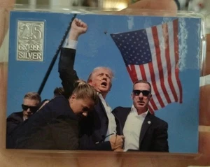 Nice Custom "Donald Trump FIGHT" Trading Card w/ 1 Gr .999 Pure Silver Bar - Picture 1 of 3