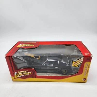 Johnny Lightning 1:24 Musclecars R33 - '70 Pontiac Firebird Displayed Only READ - Image 1 of 4