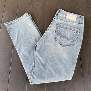 Pantalones de mezclilla elásticos premium azul lavado claro 32x32 con hebilla BKE Aiden Bootcut para hombre - Imagen 1 de 14