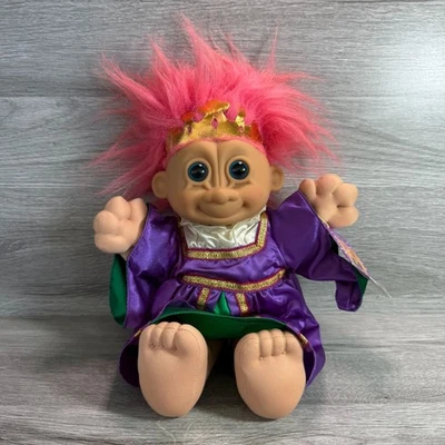Russ Troll Kidz Guinevere Doll With Pink Hair & Crown Foto 1 de 4