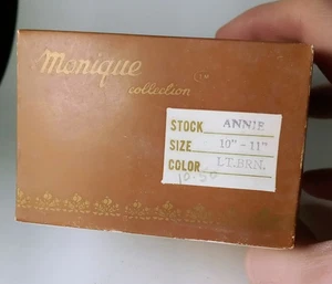Vintage Monique Collection "Annie" hellbraune Puppenperücke Größe 10-11 mit Karton unbenutzt - Bild 1 von 7