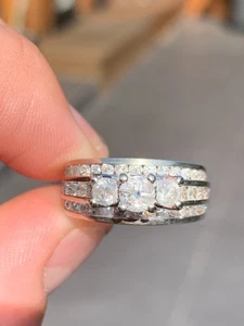 14ct gold diamond 2ct 3 stone cluster ring 6.4 grams - Picture 1 of 8