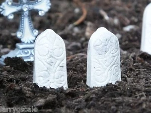 Premium Tombstone Miniatures (2) Vintage Style 1/24 Scale G Scale Diorama Items - Bild 1 von 1