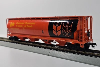 HO Bachman #76901 Canadian 4 Bay Cylindrical Hopper Gov't Of Canadia NOS - Image 1 of 4