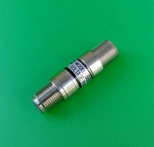 (NUEVO) Acoplador en línea de bloqueo de voltaje coaxial F hembra a hembra - Imagen 1 de 3