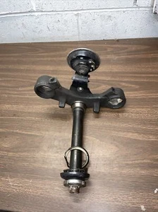 91 Suzuki GSX600 Bottom Lower Triple Tree Clamp OEM With Horn - Picture 1 of 3