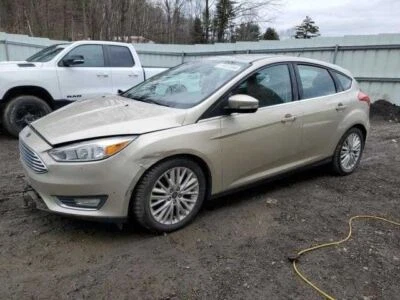 二手驾驶灯适合:2018 年福特福克斯雾驾驶 A 级 — 第 1/4 张图片