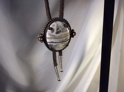 Corbata vintage Bolo piedra pulida plateada con puntas de metal Foto 1 de 4