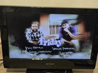 Emerson LD190EM2 19" LCD HDTV DVD Player Combo 720p 60HZ HDMI w/Stand NO REMOTE - Image 1 of 4