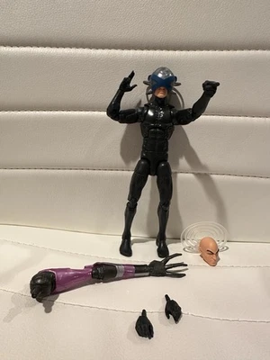 Marvel Legends X-Men Charles Xavier House of X Series con pieza BAF Tri-Sentinel Foto 1 de 3