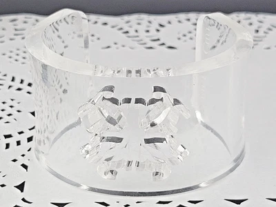 Brazalete Grueso 1 5/8" Ancho Firmado Rústico Tallado Transparente Lucite Brazalete 7" Foto 1 de 4