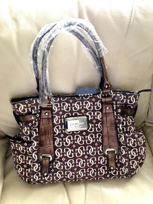 Bolso de Mano Guess Top con Cremallera para Damas 15" X 11.5" X 4" - Marrón Guess Logo Foto 1 de 4