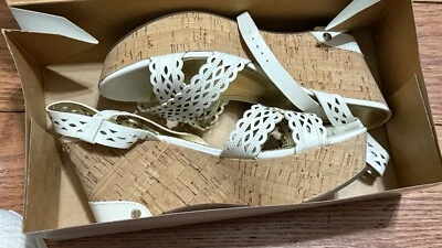 Sandalias de cuña para mujer Ivanka Trump de cuero blanco talla 9,5 M Foto 1 de 4
