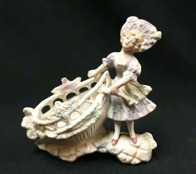 FIGURINE BOUQUETIÈRE ANCIENNE EN BISCUIT POLYCHROME  FILLETTE   CORBEILLE FLEURS - Photo 1/4
