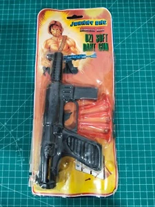 Pistola freccette vintage Bootleg Rambo plastica gomma Johnny One American Hero - Foto 1 di 12