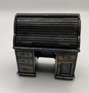 DE COLECCIÓN AÑOS 70 MINIATURA ESCRITORIO CON TAPA ENROLLABLE CASA DE MUÑECAS TONO LATÓN METAL FUNDIDO A PRESIÓN - Imagen 1 de 5