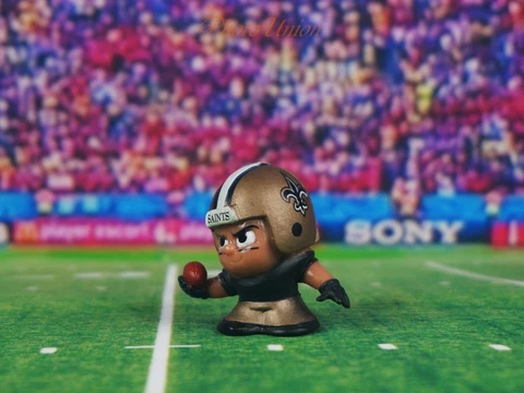 Lil TeenyMates Football League New Orleans Saints Figure K1369 B9 Cover