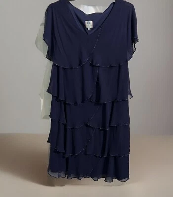 Vestido de cóctel Patra vintage con volantes y cuentas con cuello en V | Para mujer: 18 W Foto 1 de 4