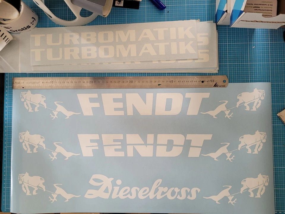 FENDT vs John Deere Folien Beschriftung für die Frontscheibe