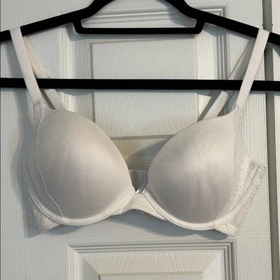 Sujetador de encaje blanco con aros Secret Treasures talla 34C ajustable acolchado correa cruzada Foto 1 de 4