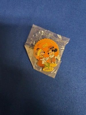 2002 Disneyland Cast Member Thanksgiving Pin Pilgrim Mickey & Minnie Holiday - Image 1 of 4