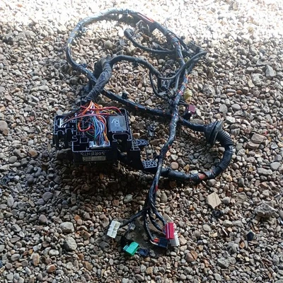 KIA SORENTO UNDER BONNET FUSE BOX & WIRING LOOM 2.2 DIESEL MK2 2010 - 2014 - Image 1 of 4