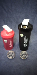 Par de botellas licuadoras 28 oz negras, 16 oz rosa sin BPA con bolas de resorte - Imagen 1 de 14