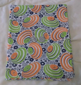 Saco de alimentación de colección tela/colcha/material flores negras con sombreros verde-naranja 44,5X36,5 - Imagen 1 de 4