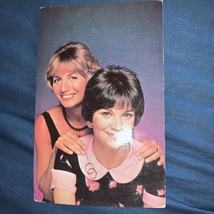 laverne and Shirley Paramount Promotional TV postcard-pre Printed Signed - Picture 1 of 2
