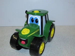 **LOOK** Superb Working Actions TOMY John Deere Tractor FREE P+P - Picture 1 of 3