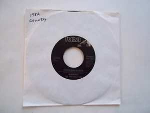 ALABAMA - Christmas In Dixie / Never Be One - 45 RPM 7" Record 1982 RCA - Picture 1 of 6
