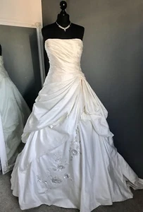 Size 12/14 Enzoani Wedding Dress with ruching and sequin floral detail - Picture 1 of 9