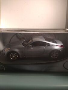 New 2003 HOT WHEELS NISSAN Z METALLIC SILVER  1:18 Scale Metal Collection 