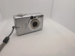 Canon Digital IXUS 500 5.0MP Camera - Silver - Picture 1 of 5