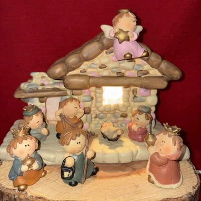 Belén 8 Piezas Cerámica Porcelana Navidad Iluminado Niños Usado en Excelente Condición Foto 1 de 4