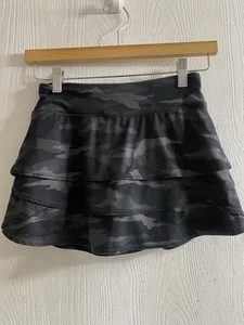 Athleta Girl Camo Lux Black Gray Tennis Golf Tiered Skirt Sz 8-10 - Picture 1 of 4
