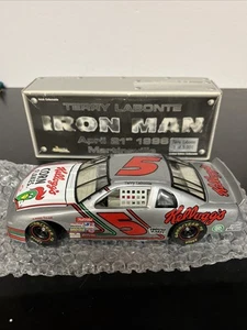 1996 Martinsville Terry Labonte #5 Kellogg's Iron Man 1:24 NASCAR Diecast W10 - Picture 1 of 10