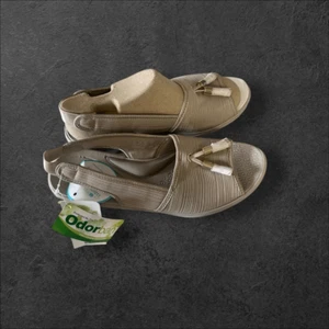 Neu Bzees hellbraune Mirage Damen-Sandalen offene Zehenpartie Fersenriemen Keilabsatz Größe 8,5M - Bild 1 von 12